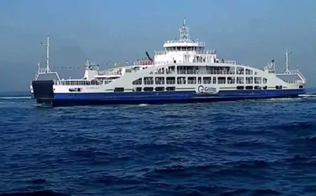 Gökçeada ile Bozcaada feribot seferlerine fırtına engeli