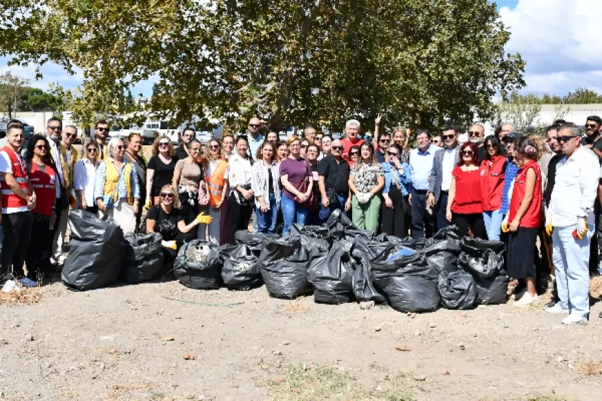 Çanakkale'de “Dünya Temizlik Günü” kapsamında çevre temizliği yapıldı