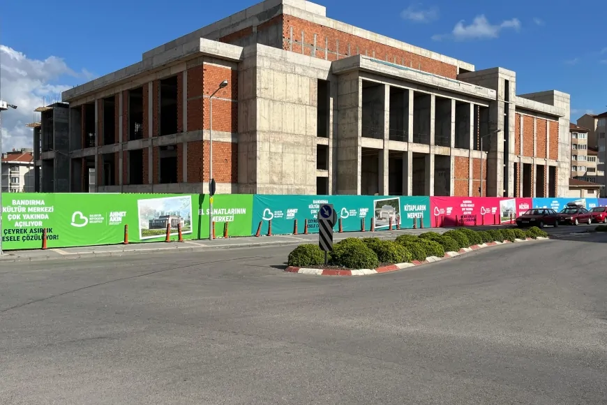 Başkan Akın, Bandırma Kültür Merkezi inşaatını yeniden başlattı