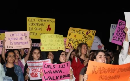 Kadın cinayetleri Çanakkale'de protesto edildi