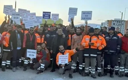 Çanakkale'de çöp toplama işçileri iş bıraktı