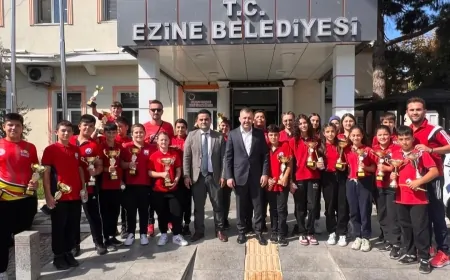 Türkiye Rekoru Kıran Ezine Gazi Ortaokulu Çanakkale’nin ve Ezine’nin Gururu Oldu