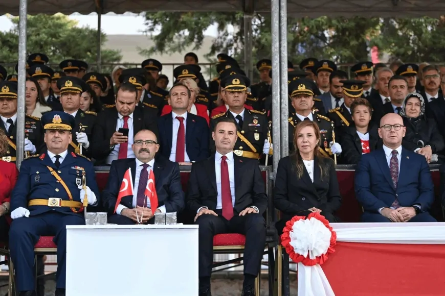 Balıkesir Cumhuriyet’i kutluyor