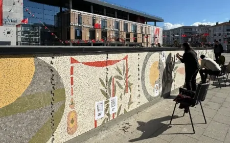 Çanakkale'de 100. Yıl Meydanı'nda seramik mozaik yüzey kaplama projesinin montaj aşaması başladı