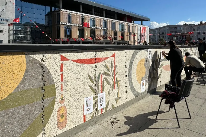 Çanakkale'de 100. Yıl Meydanı'nda seramik mozaik yüzey kaplama projesinin montaj aşaması başladı