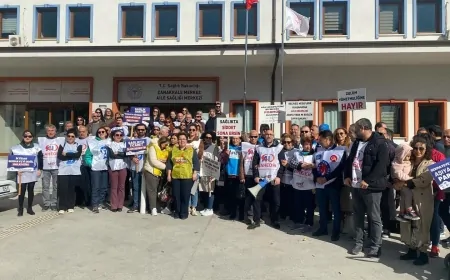 Aile hekimleri ‘eziyet yönetmeliği’ne karşı Çanakkale'de iş bıraktı: Derhal geri çekilmeli!