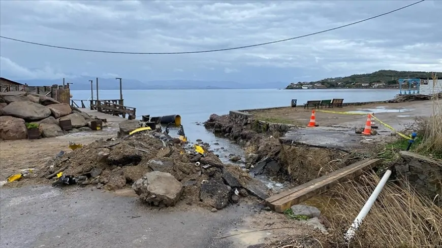 Çanakkale'yi Sağanak Vurdu: Ayvacık'ta Köprü Çöktü