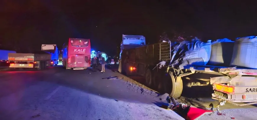 TEM Otoyolu’nda Yolcu Otobüsü Tıra Çarptı: 6 Yaralı