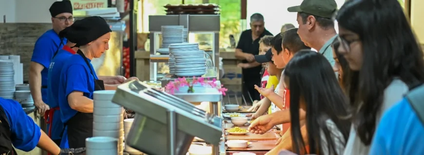 Merhum Başkan Ferdi Zeyrek Anısına Ücretsiz Yemek İkramı Gerçekleştirildi