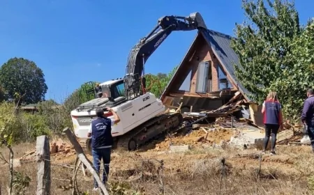 Çanakkale'de kaçak yapılar yıkılıyor