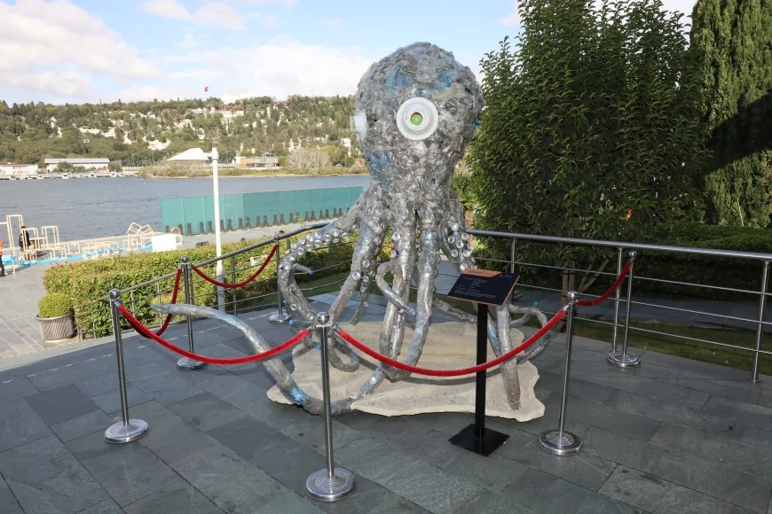 Denizden çıkan atıklar Marmara Forum’da sergilendi