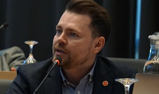 Burak Kunt’tan Çanakkale’de ‘Ceket Siyaseti’ Çıkışı