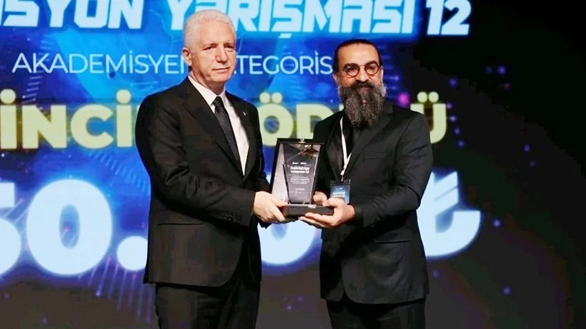 ÇOMÜ’lü Akademisyenin Geliştirdiği Kanser Tespit Cihazına İstanbul’dan Birincilik Ödülü