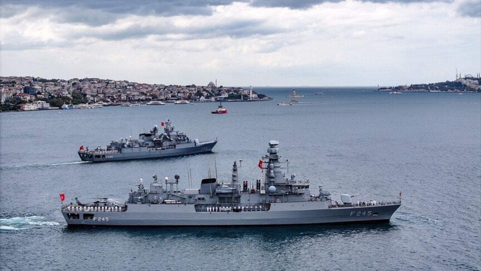 Preveze Deniz Zaferi’nin 488. Yılında Boğaz’dan Donanma Geçişi